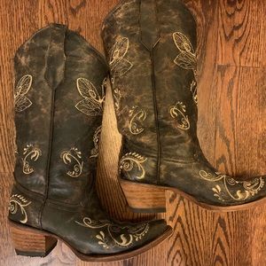 Weathered look- beautiful Dragonfly Boot ❤️